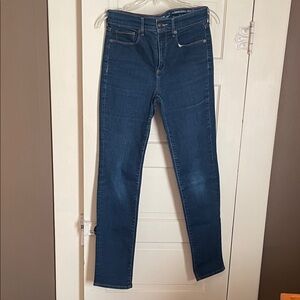 NWOT, Eddie Bauer Sz 6 Dark blue Slightly curvy, High rise Slim Straight jeans.